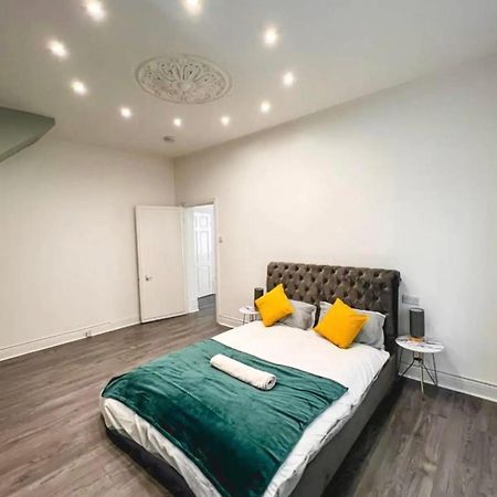 Lovely 1-Bedroom Apartment, Free Street Parking Newcastle Upon Tyne Esterno foto