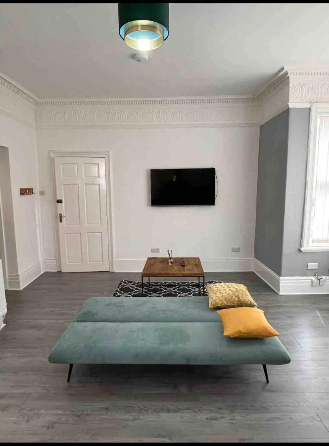 Lovely 1-Bedroom Apartment, Free Street Parking Newcastle Upon Tyne Esterno foto