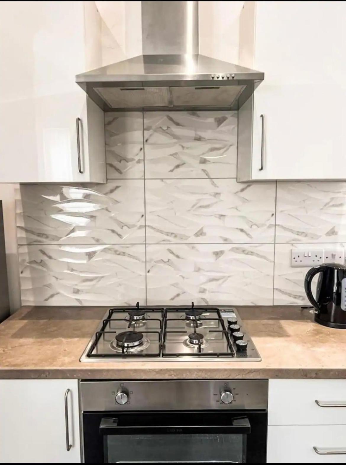 Lovely 1-Bedroom Apartment, Free Street Parking Newcastle Upon Tyne Esterno foto